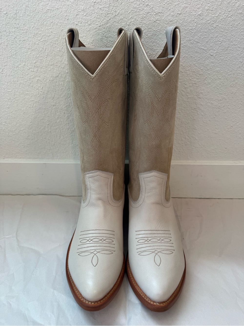 Frye NWT Billy Western Two Tone Suede Leather Boots in Ivory White Women's 9.5 - Picture 3 of 13